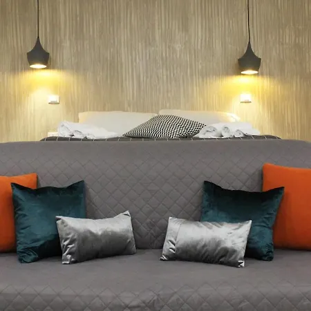 La Petite Famille Aparthotel