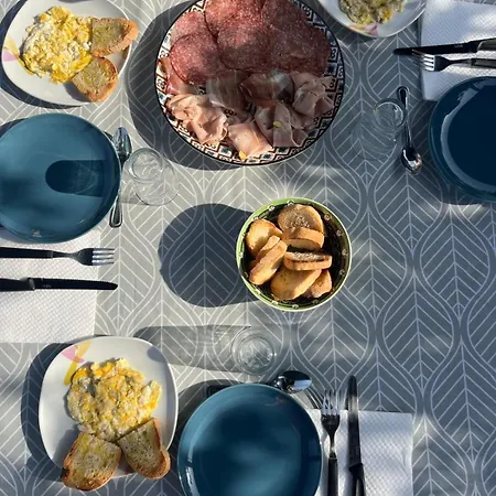 La Petite Famille 4*